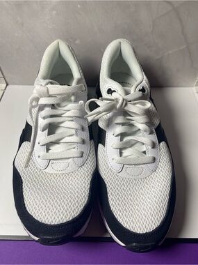 White and Black Men’s Lightweight Mesh Sneakers
